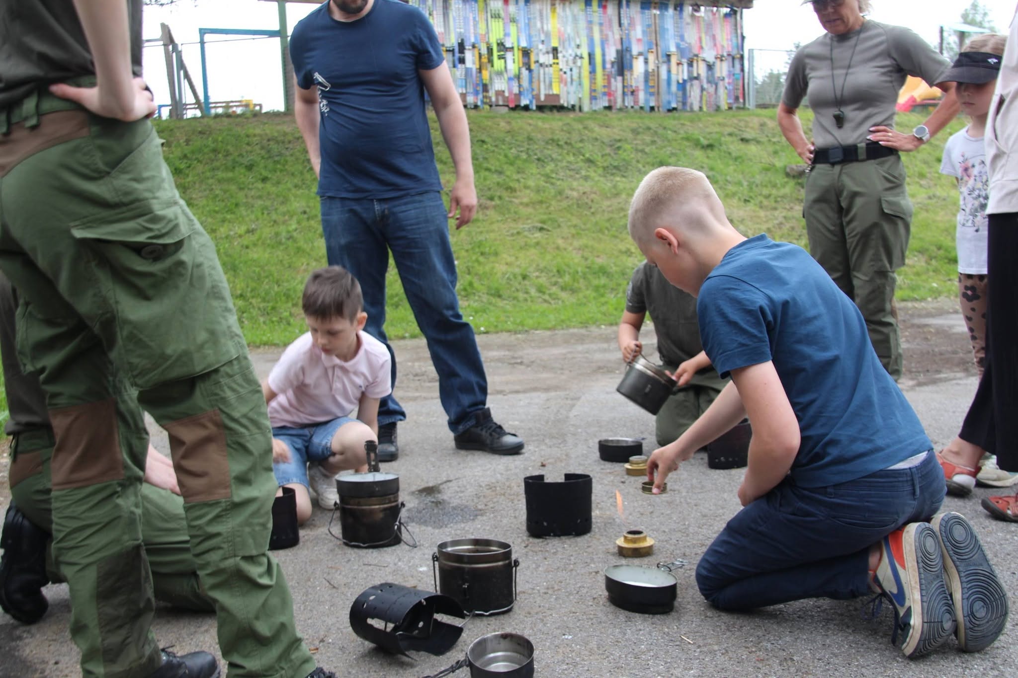 Laagris omandati muu hulgas teadmisi kateloki kasutamisest. Foto: VÕRUMAA KODUTÜTRED JA NOORED KOTKAD